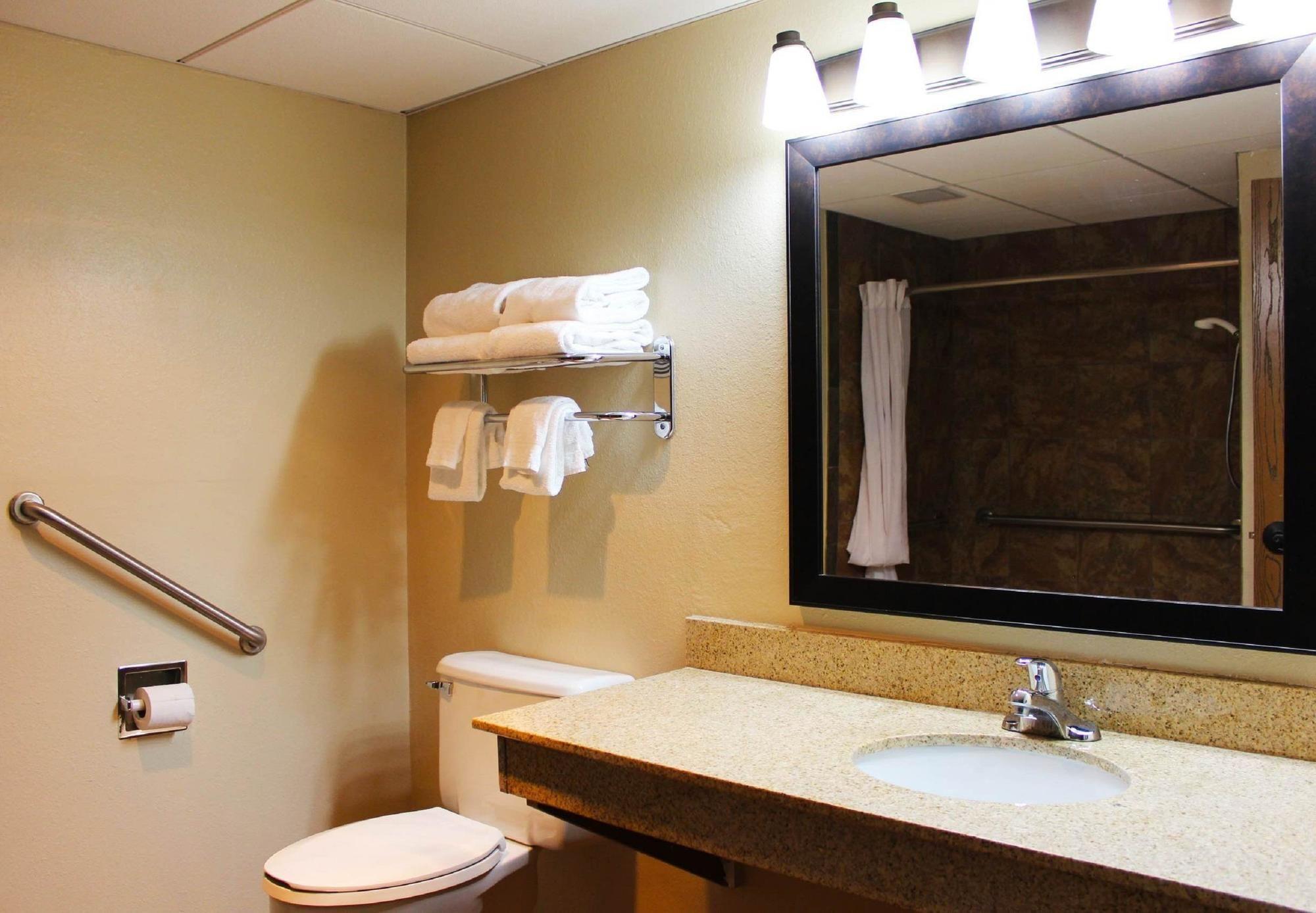 Revel Hotel Minot - Surestay Collection By Best Western Екстер'єр фото