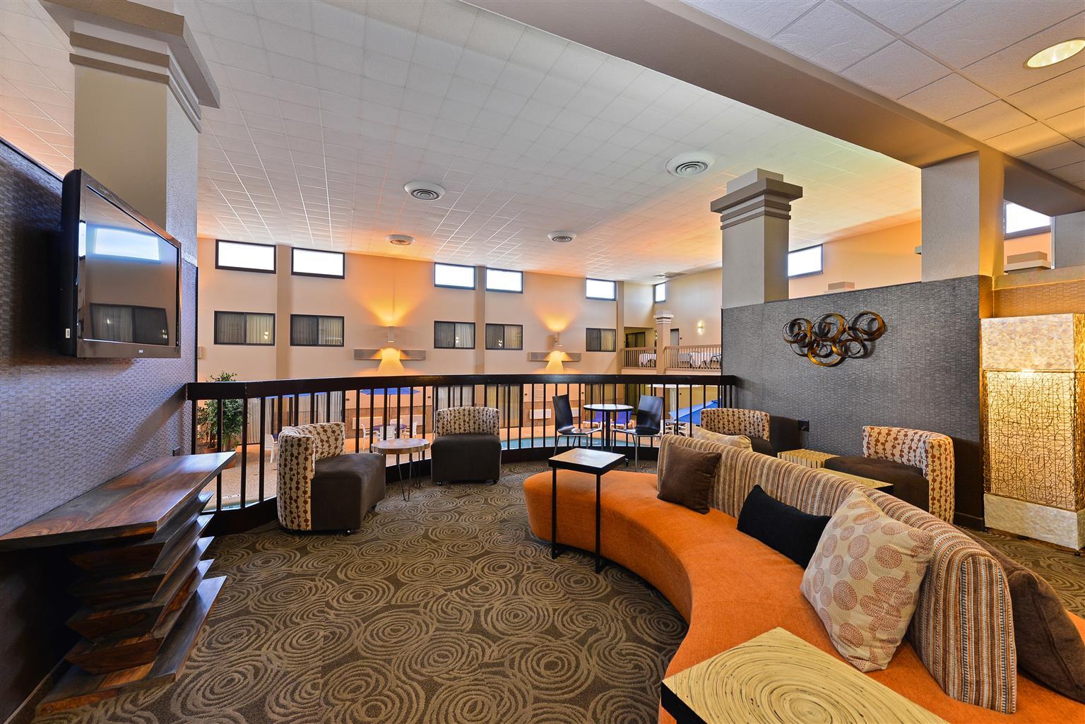 Revel Hotel Minot - Surestay Collection By Best Western Екстер'єр фото