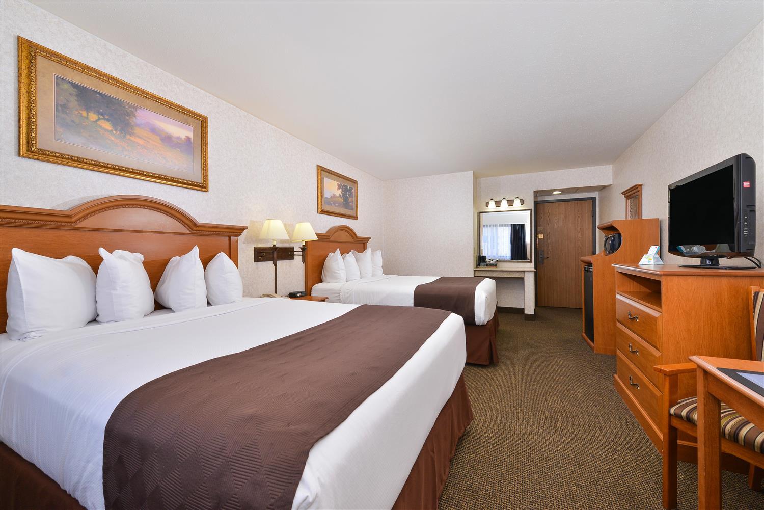 Revel Hotel Minot - Surestay Collection By Best Western Екстер'єр фото