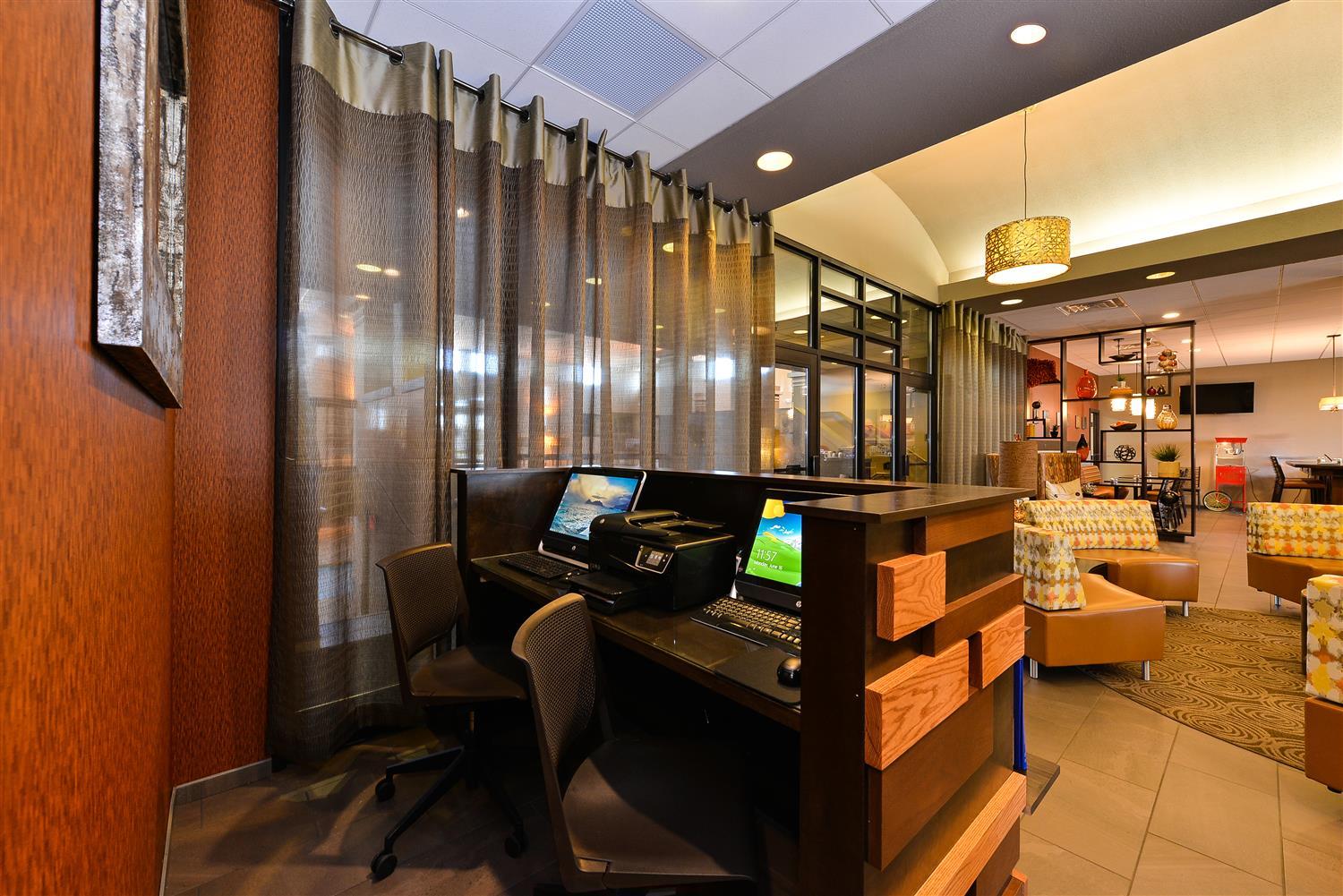 Revel Hotel Minot - Surestay Collection By Best Western Екстер'єр фото