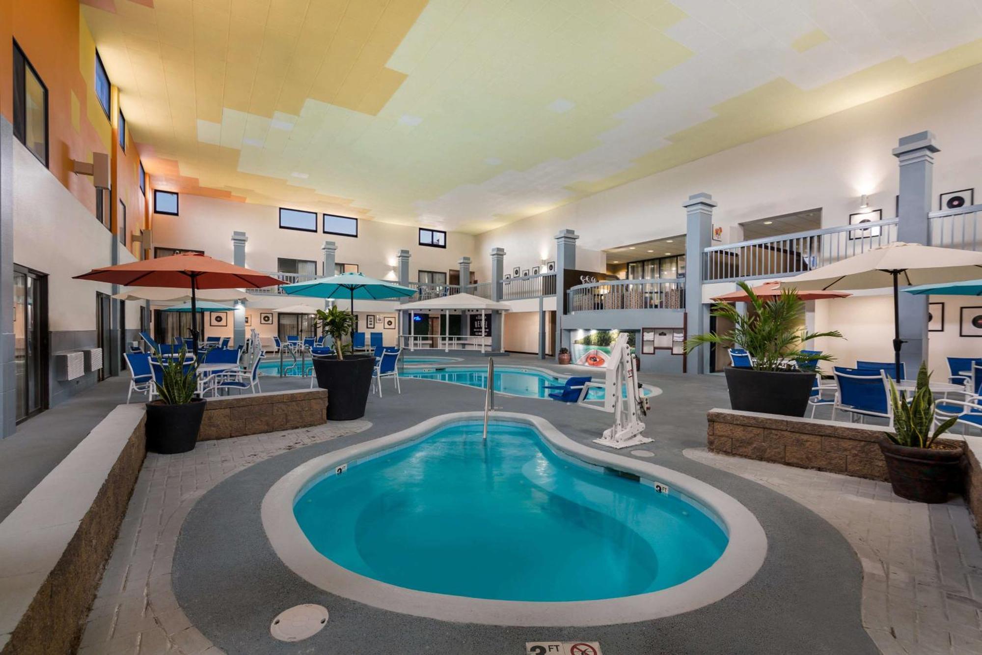 Revel Hotel Minot - Surestay Collection By Best Western Екстер'єр фото