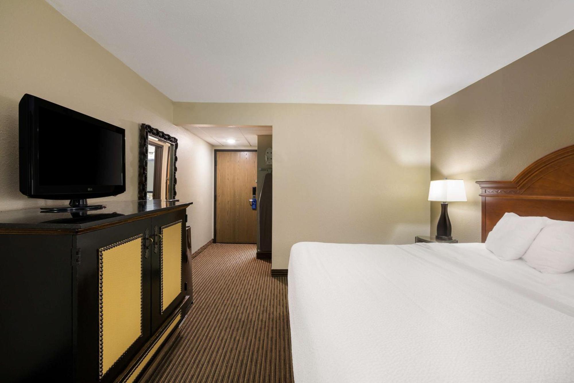 Revel Hotel Minot - Surestay Collection By Best Western Екстер'єр фото