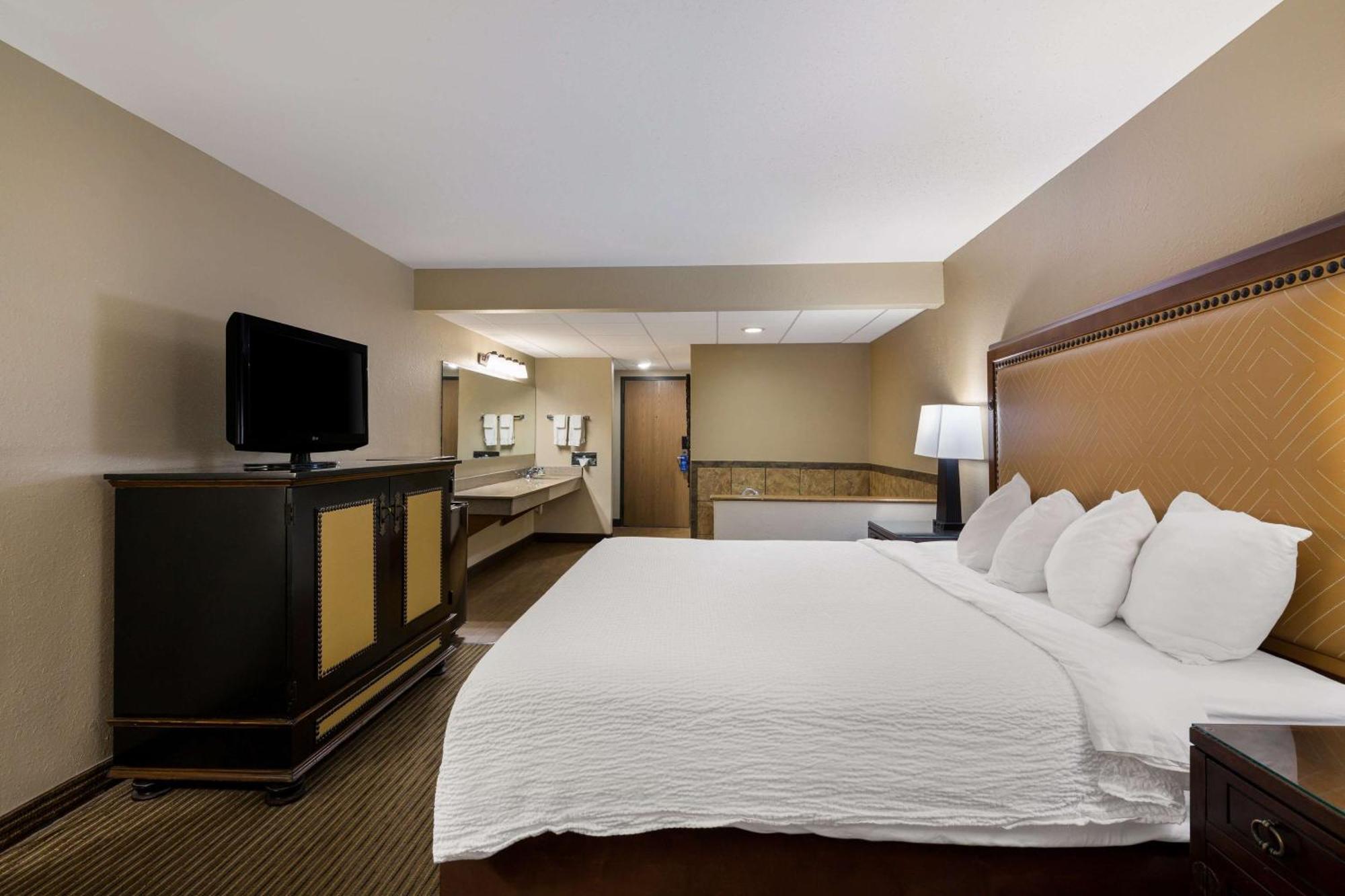 Revel Hotel Minot - Surestay Collection By Best Western Екстер'єр фото
