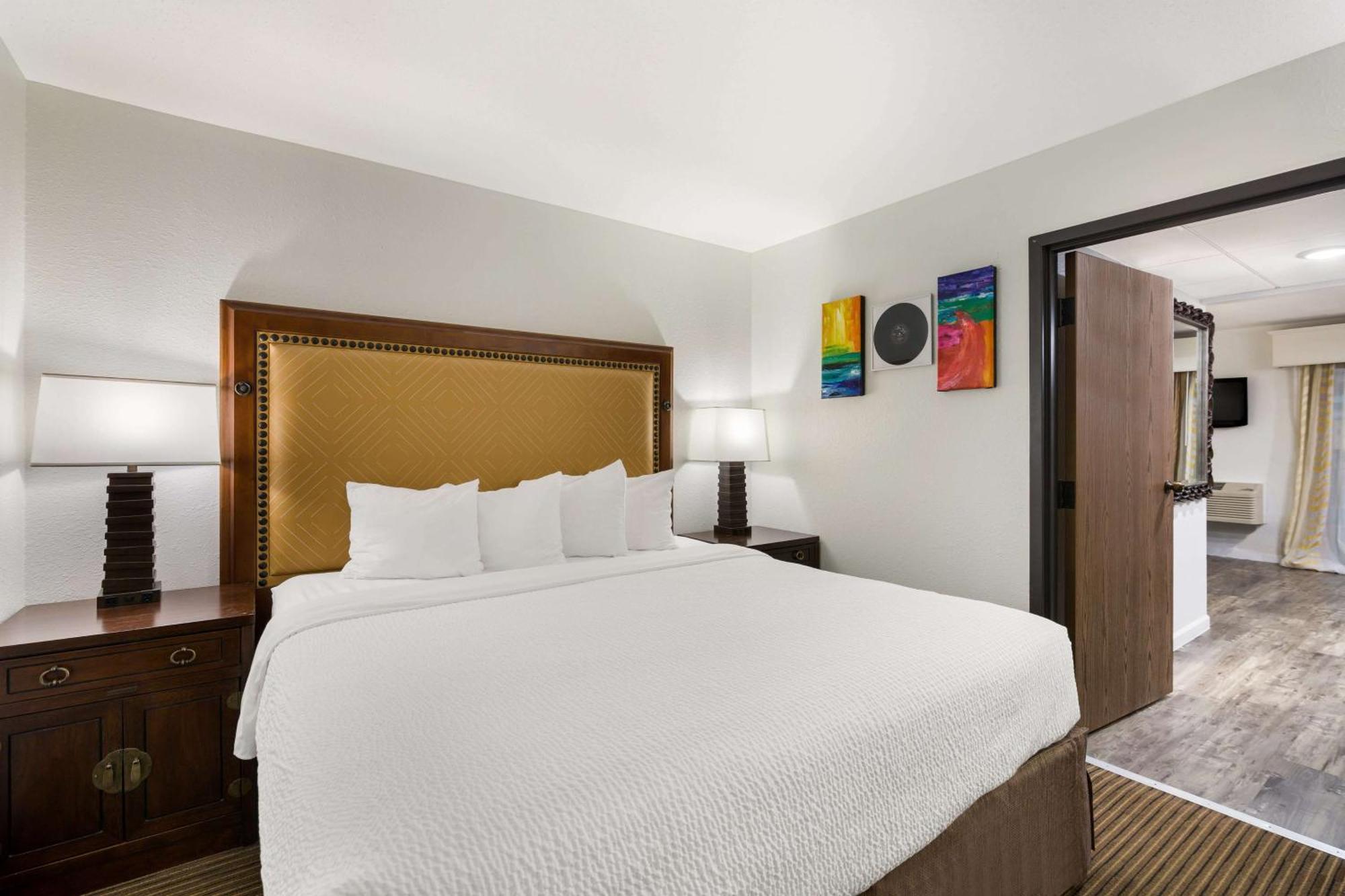 Revel Hotel Minot - Surestay Collection By Best Western Екстер'єр фото