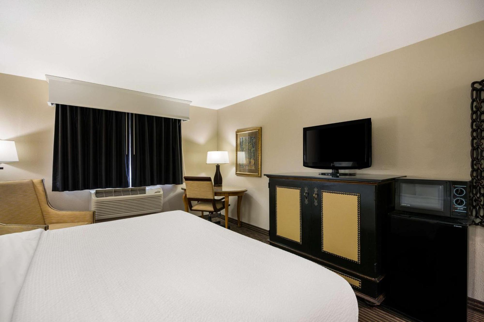 Revel Hotel Minot - Surestay Collection By Best Western Екстер'єр фото
