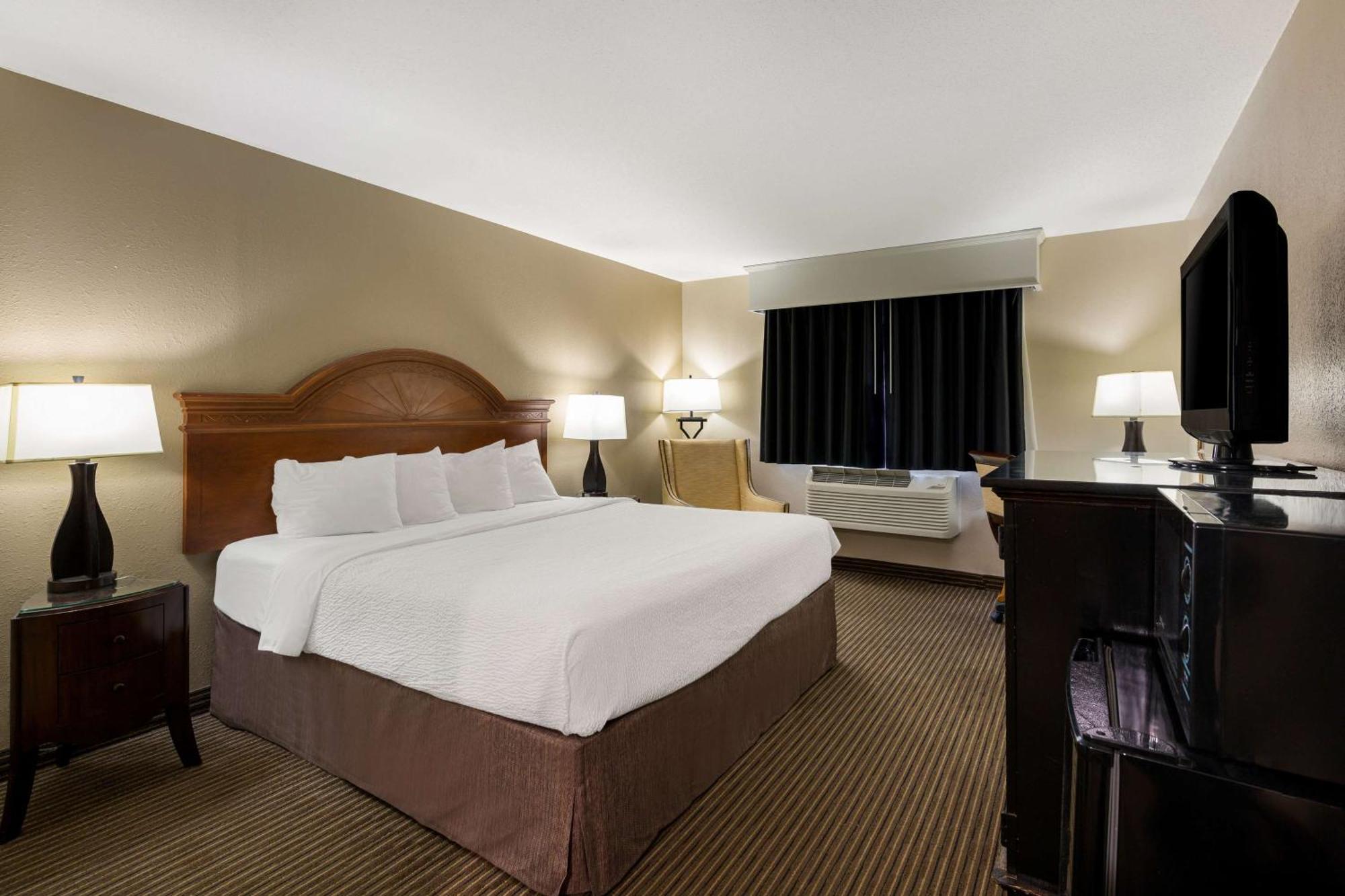 Revel Hotel Minot - Surestay Collection By Best Western Екстер'єр фото