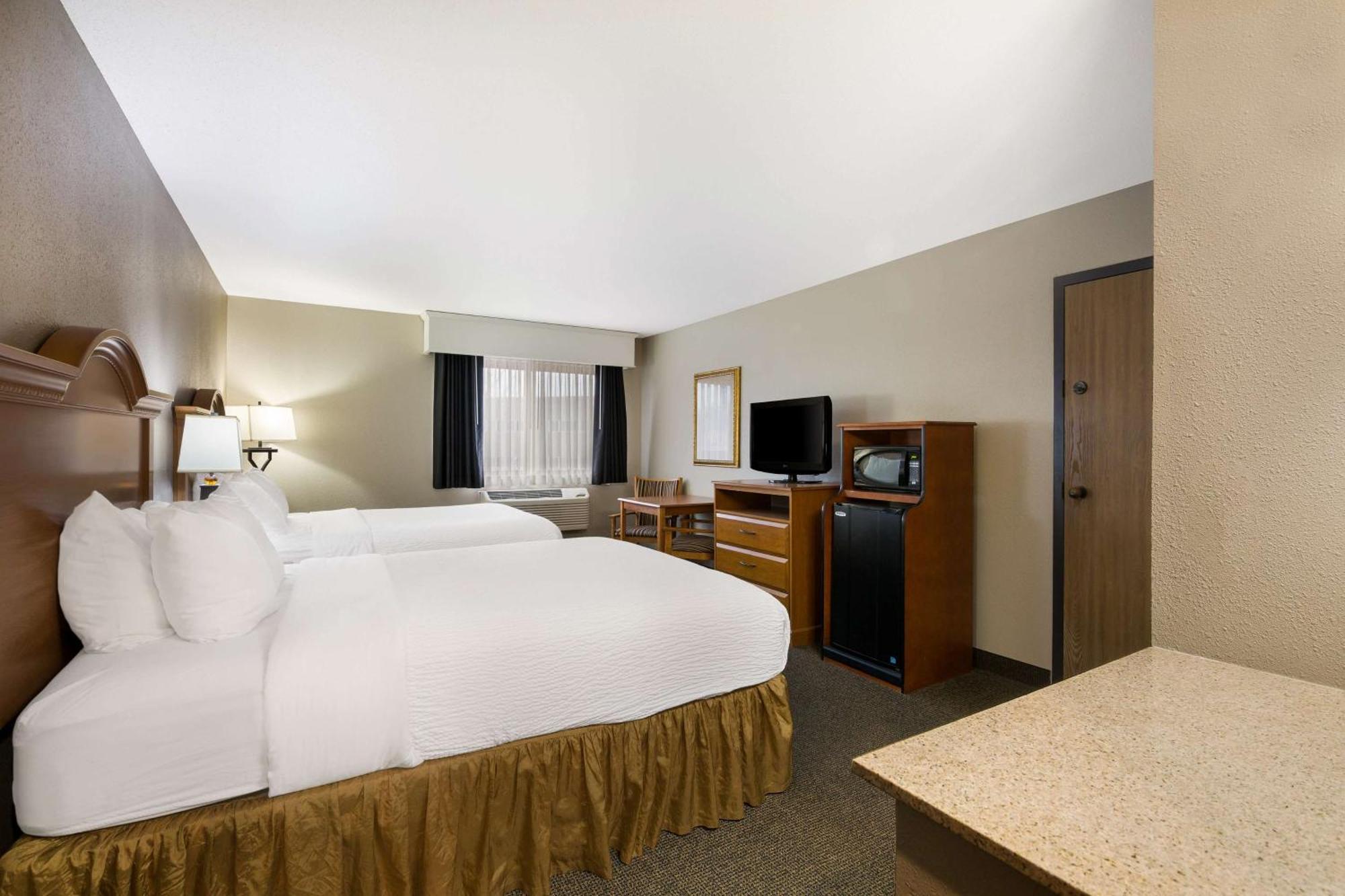 Revel Hotel Minot - Surestay Collection By Best Western Екстер'єр фото