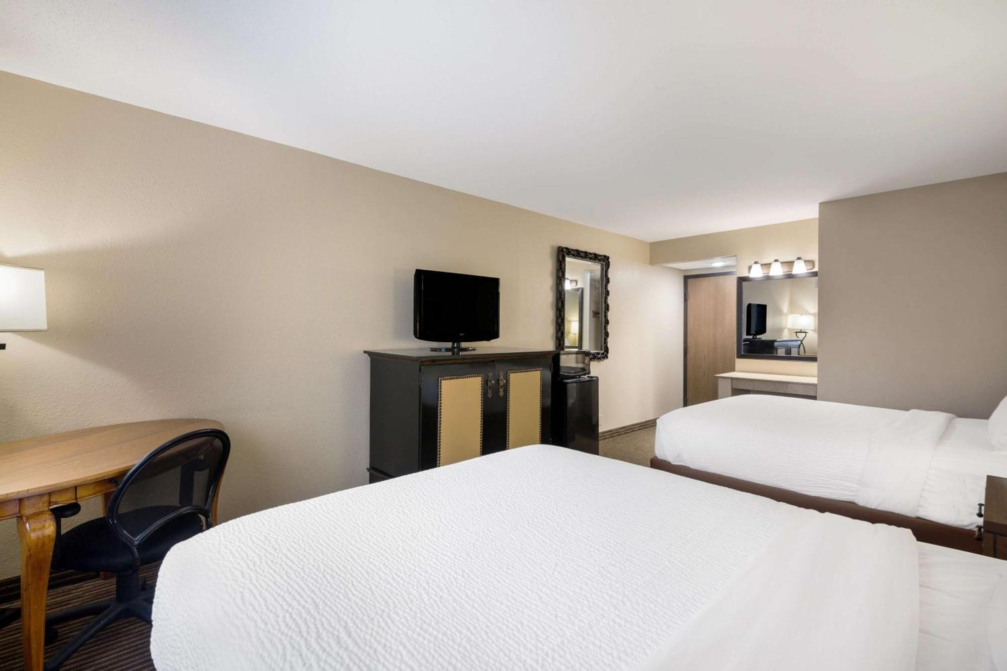 Revel Hotel Minot - Surestay Collection By Best Western Екстер'єр фото