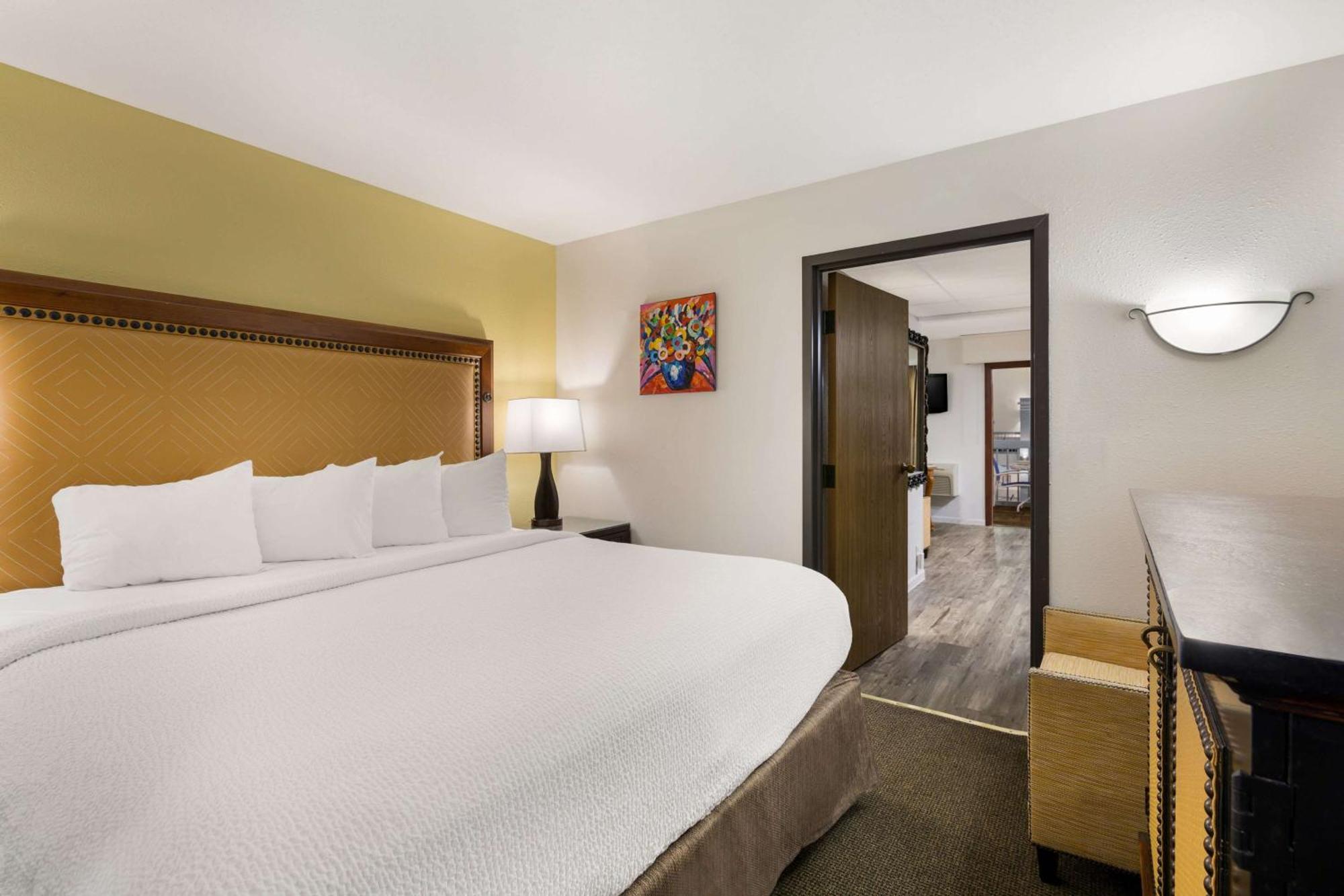 Revel Hotel Minot - Surestay Collection By Best Western Екстер'єр фото