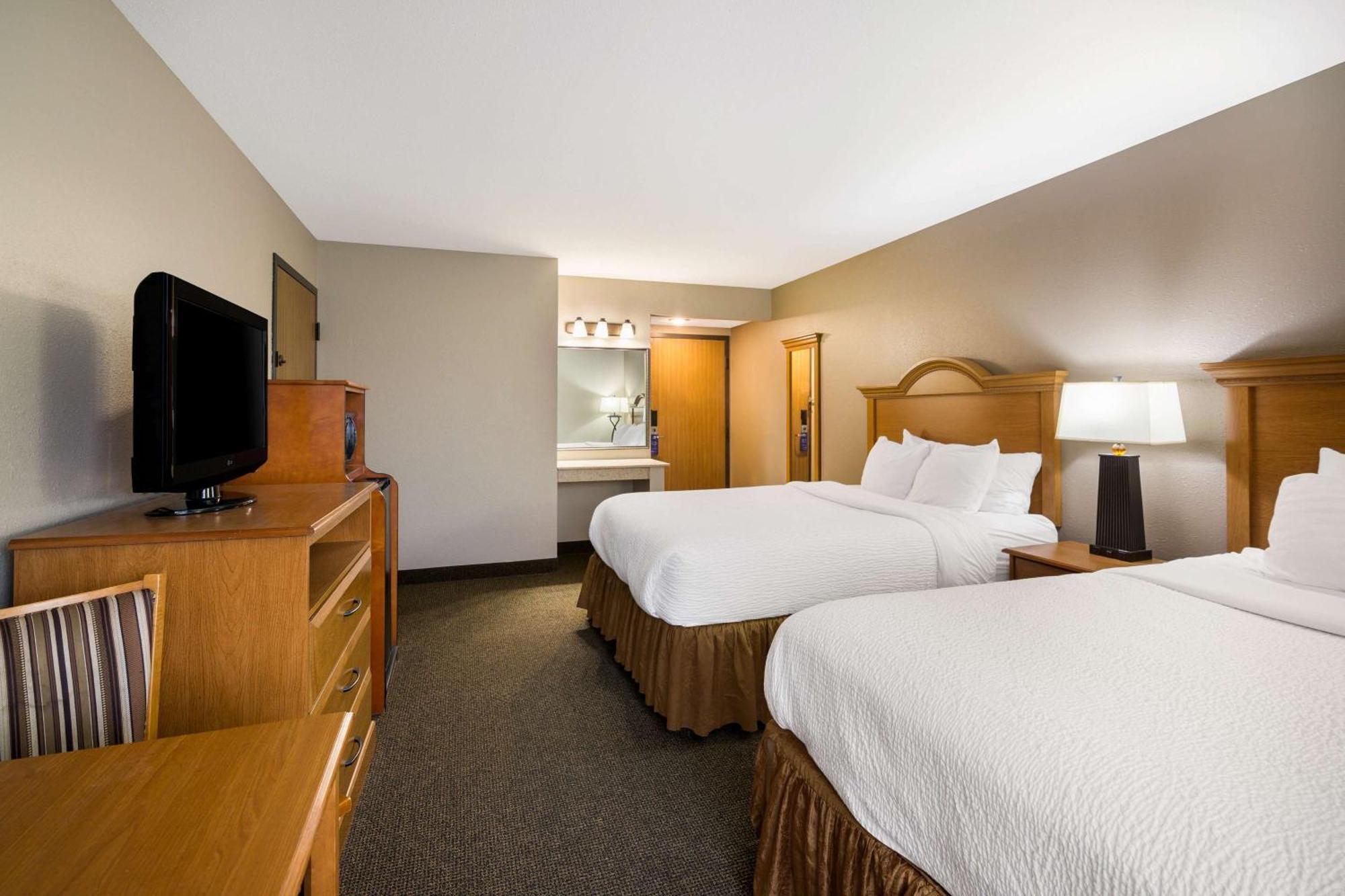 Revel Hotel Minot - Surestay Collection By Best Western Екстер'єр фото