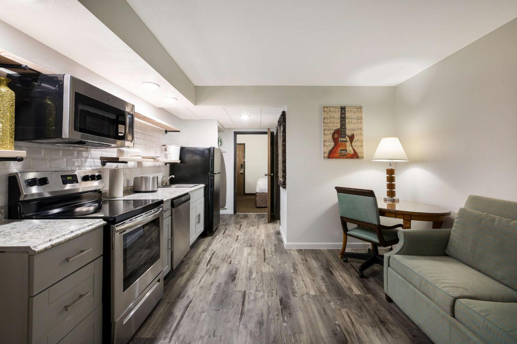 Revel Hotel Minot - Surestay Collection By Best Western Екстер'єр фото