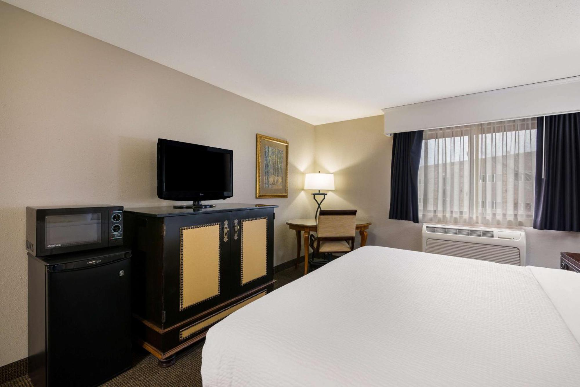 Revel Hotel Minot - Surestay Collection By Best Western Екстер'єр фото