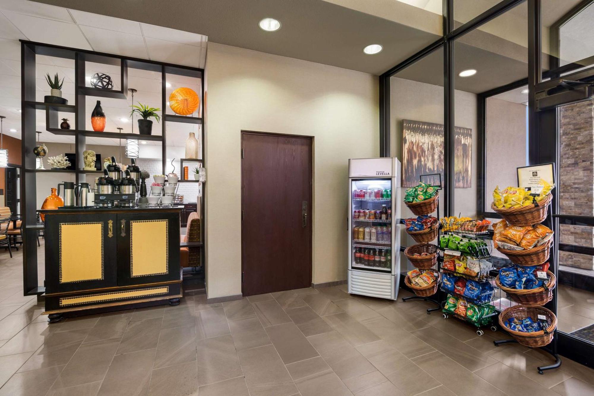 Revel Hotel Minot - Surestay Collection By Best Western Екстер'єр фото
