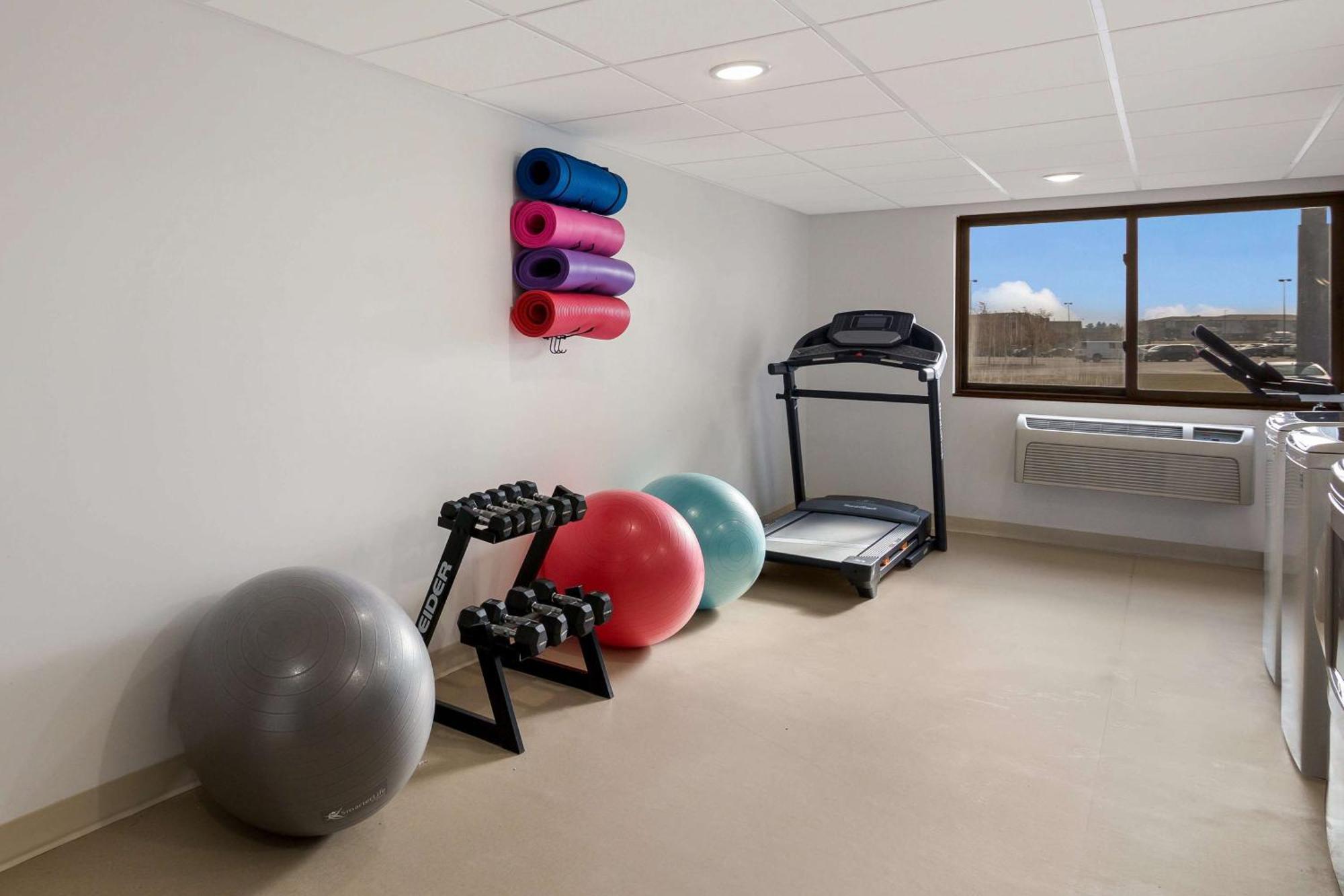 Revel Hotel Minot - Surestay Collection By Best Western Екстер'єр фото