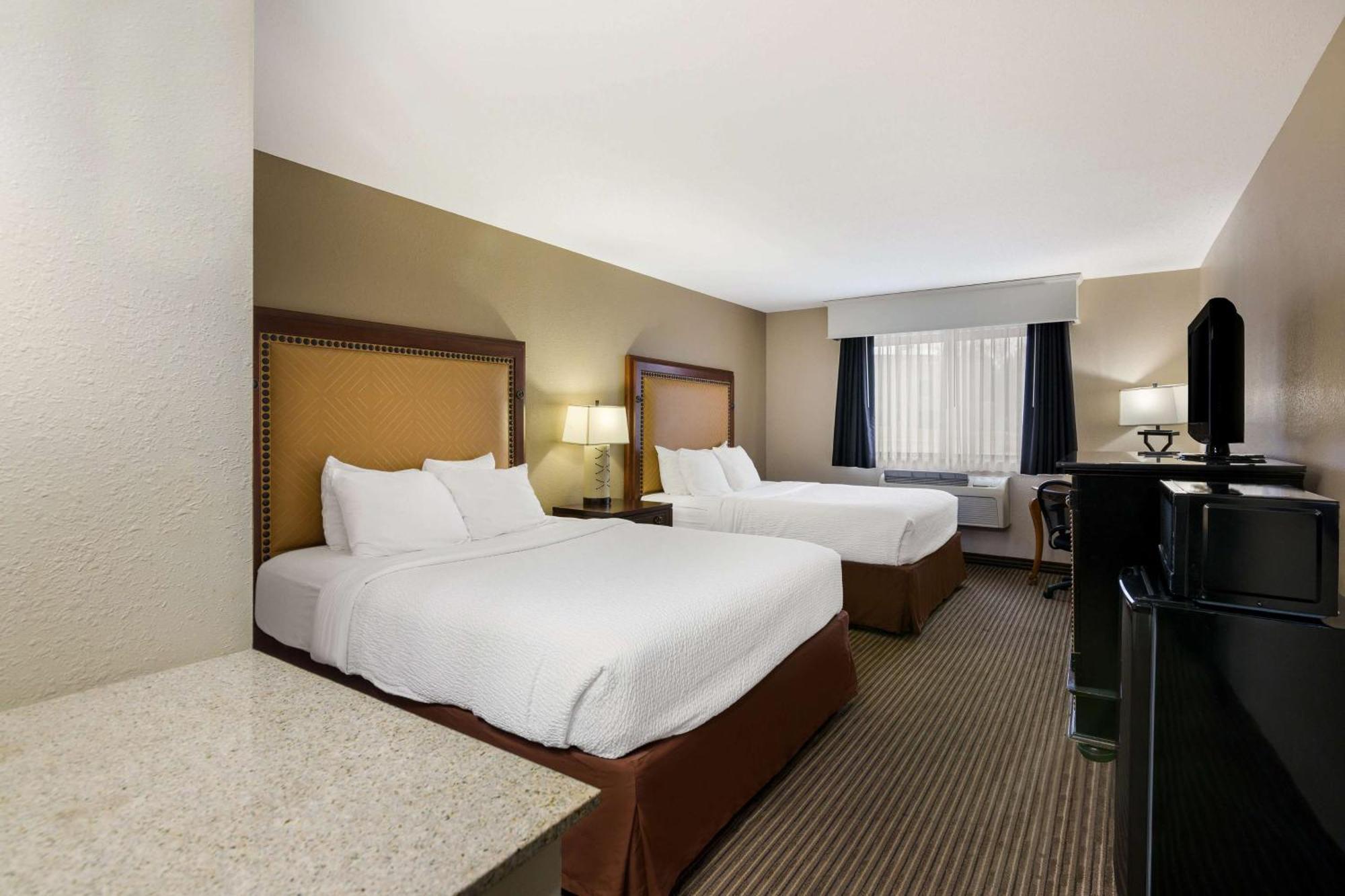 Revel Hotel Minot - Surestay Collection By Best Western Екстер'єр фото